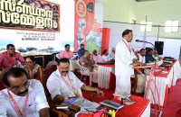 32-ാം സംസ്ഥാന സമ്മേളനം – ഉദ്ഘാടന സമ്മേളനം എസ്ടിഎഫ്ഐ ദേശീയ പ്രസിഡന്റ് കെ സി ഹരികൃഷ്ണന് അഭിവാദ്യം ചെയ്യുന്നു.