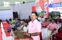 32-ാം സംസ്ഥാന സമ്മേളനം – വര്ഗ്ഗീയതയും ഇന്ത്യന് റിപ്പബ്ലിക്കിന്റെ ഭാവിയും എന്ന വിഷയത്തില് എം സ്വരാജ് പ്രഭാഷണം നടത്തുന്നു.
